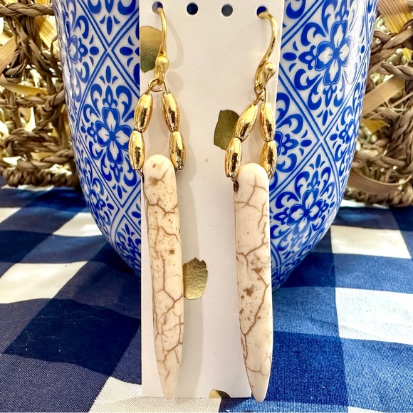 Cream Dyed Stone Earrings - Picture 1 of 2